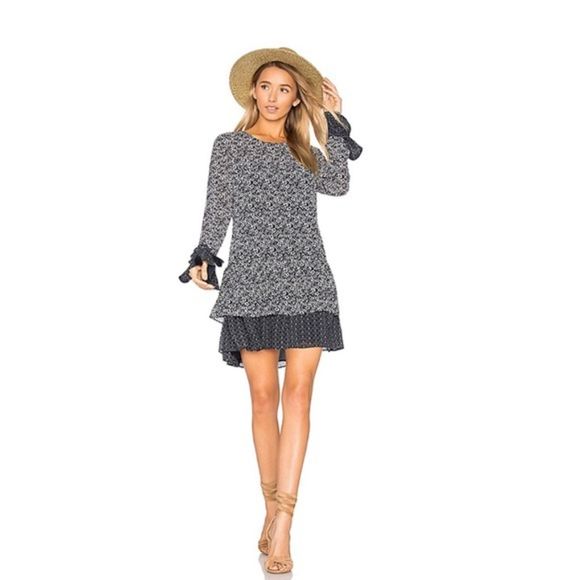 Tularosa Dresses & Skirts - Tularosa Navy Floral Berkeley Shift Dress M